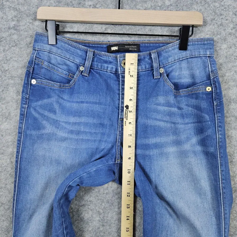 Levi Strauss Flatters & Flaunts Women's Skinny Leg 29x32 ACTUAL 30x30 Blue Jeans